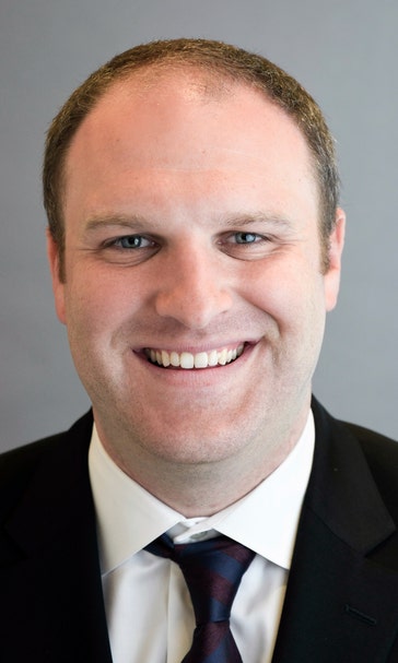 Grizzlies make long-term commitment to young, new head coach